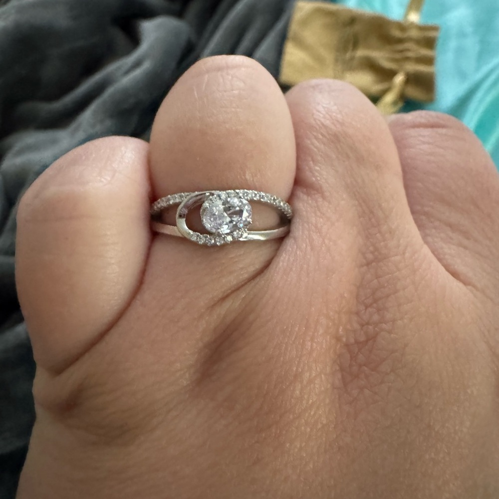 Ring - Picture 2 of 4